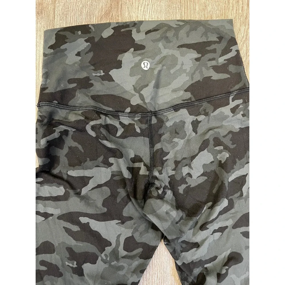 Lululemon Womens High Rise‎ Camo Leggings Green Black Size 4 25 Inch Inseam